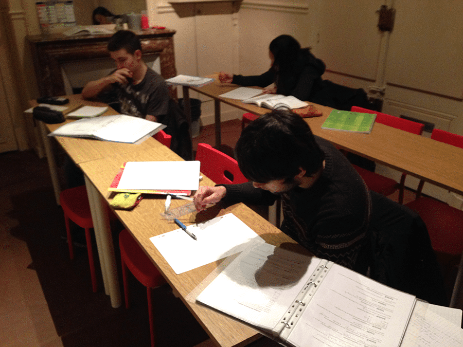 élèves aux Cours Thierry lors d'un stage de soutien scolaire